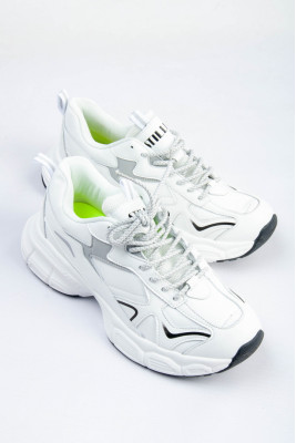 Кросівки жіночі